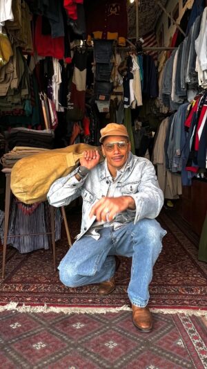 Adrien Truong Instagram - De passage dans la meilleure frip’ des puces avintagtouchparis 🤠