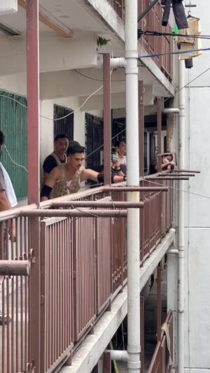 Aedy Ashraf Instagram - Okay yang ni, first attempt aku untuk rehearsal, selepas stuntman kita dah check smua keselamatan. At this moment, memang aku dah letak tepi smua rasa takut semata2 untuk buat yang terbaik untuk filem ni. 

More to come sbb haritu je aku terjun lebih 10x 🫠.

#waronterrorklanarki
