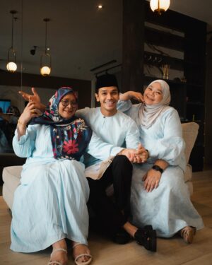 Aedy Ashraf Instagram - Selamat Hari Raya!

Siapa team baby blue angkat tangan jap 🙌🏻
