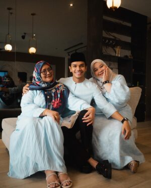 Aedy Ashraf Instagram - Selamat Hari Raya!

Siapa team baby blue angkat tangan jap 🙌🏻
