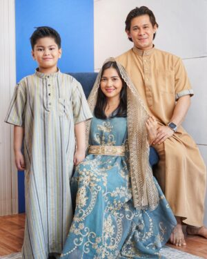 Afdhal Yusman Instagram - “Minal aidzin wal faidzin, mohon diikhlaskan dia sudah bersama yang lain” 

Selamat Hari Raya Idul Fitri 1444H sobat semua 🙏🏻

@reynandmessi @fatmasury_ @kaylainterior.official 

#idulfitri #lebaran2023