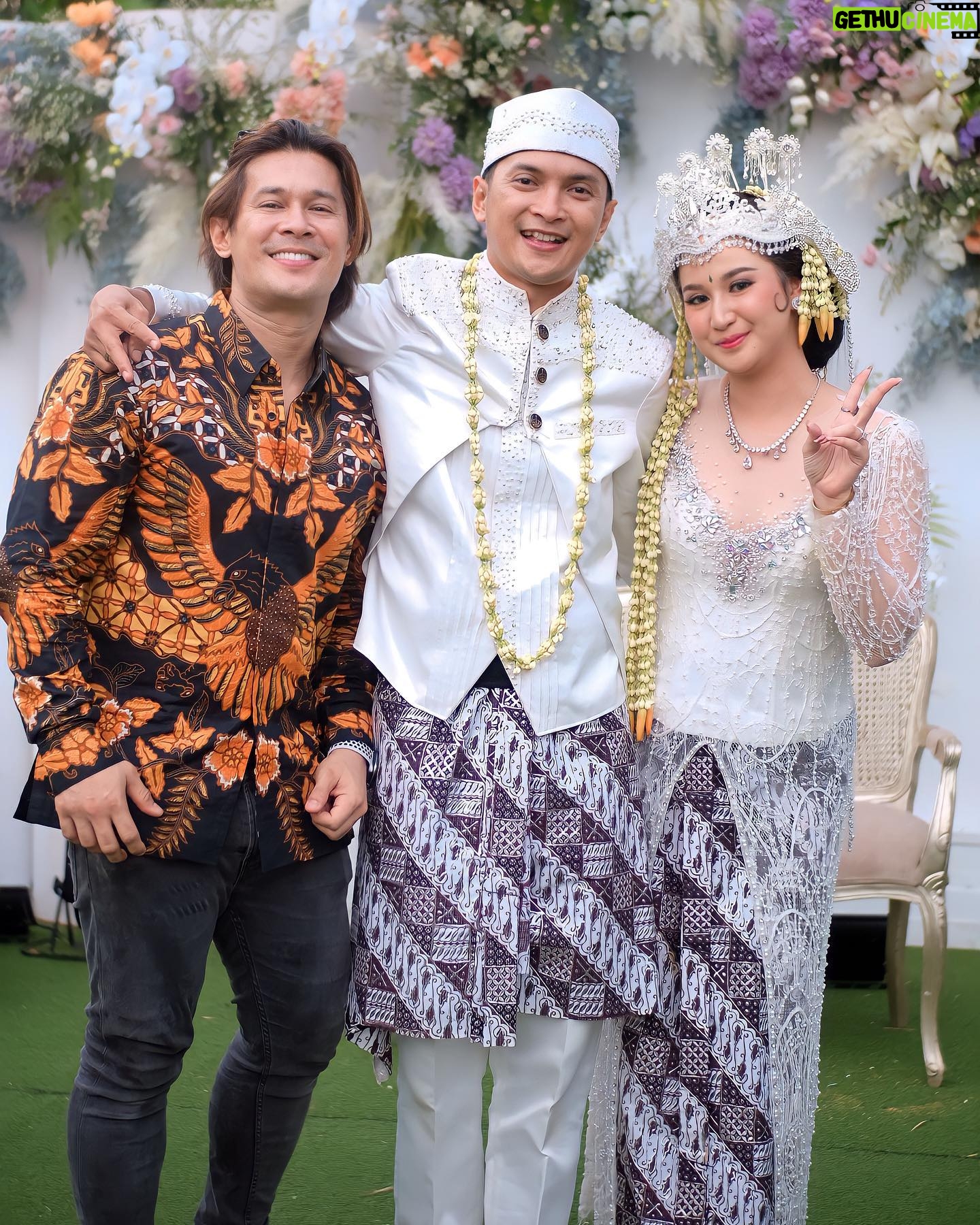 Afdhal Yusman - 21.8K Likes - Jalan-Jalan Ke Pondok Cina
Jangan Lupa beli seledri
Heyyy kamu yang disanaā¦
Sampai kapan mau sendiri??
Masa kalah sama @reinermanopo , sekali lagi selamat sobbb dan Adisty untuk pernikahannya, samawa yaa ā¤ļø
Vlog nikahan enak kapan di upload di @ayofficial_ytb ???
šø @dapikafdhalyusman