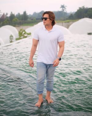 Afdhal Yusman Instagram - Masa masa dimana godaan dan rayuan mengucapkan selamat tinggal, Selamat Ulang Tahun ke 40.. Dan kehidupan yang sebenarnya pun dimulai 🎂

📸 @dapikafdhalyusman
