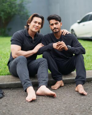 Afdhal Yusman Instagram - “Ketika kamu mencintai seseorang, kamu mencintai orang itu apa adanya, dan bukan seperti yang kamu inginkan”

Semangat yaa Asib Ali, effortnya luar biasa habis2an untuk mengejar cinta walaupun di kecewakan, dan terimakasih orang baik @akashellahi yang sudah memberika tempat tinggal utk Ali, sehat selalu orang baik

📸 @dapikafdhalyusman