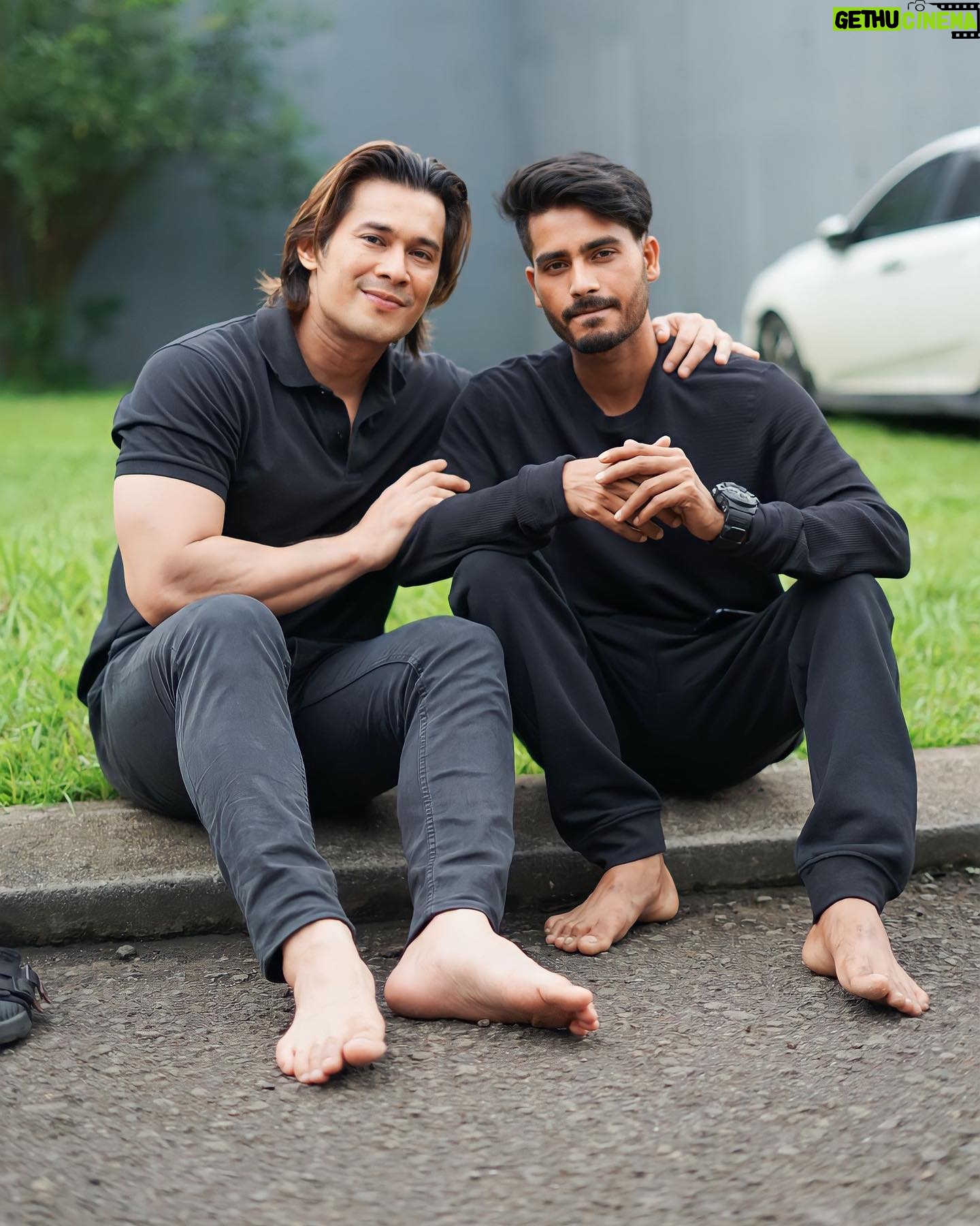 Afdhal Yusman - 45K Likes - āKetika kamu mencintai seseorang, kamu mencintai orang itu apa adanya, dan bukan seperti yang kamu inginkanā
Semangat yaa Asib Ali, effortnya luar biasa habis2an untuk mengejar cinta walaupun di kecewakan, dan terimakasih orang baik @akashellahi yang sudah memberika tempat tinggal utk Ali, sehat selalu orang baik
šø @dapikafdhalyusman