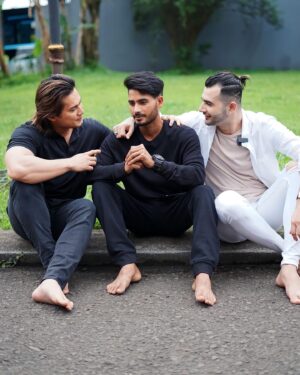Afdhal Yusman Instagram - “Ketika kamu mencintai seseorang, kamu mencintai orang itu apa adanya, dan bukan seperti yang kamu inginkan”

Semangat yaa Asib Ali, effortnya luar biasa habis2an untuk mengejar cinta walaupun di kecewakan, dan terimakasih orang baik @akashellahi yang sudah memberika tempat tinggal utk Ali, sehat selalu orang baik

📸 @dapikafdhalyusman