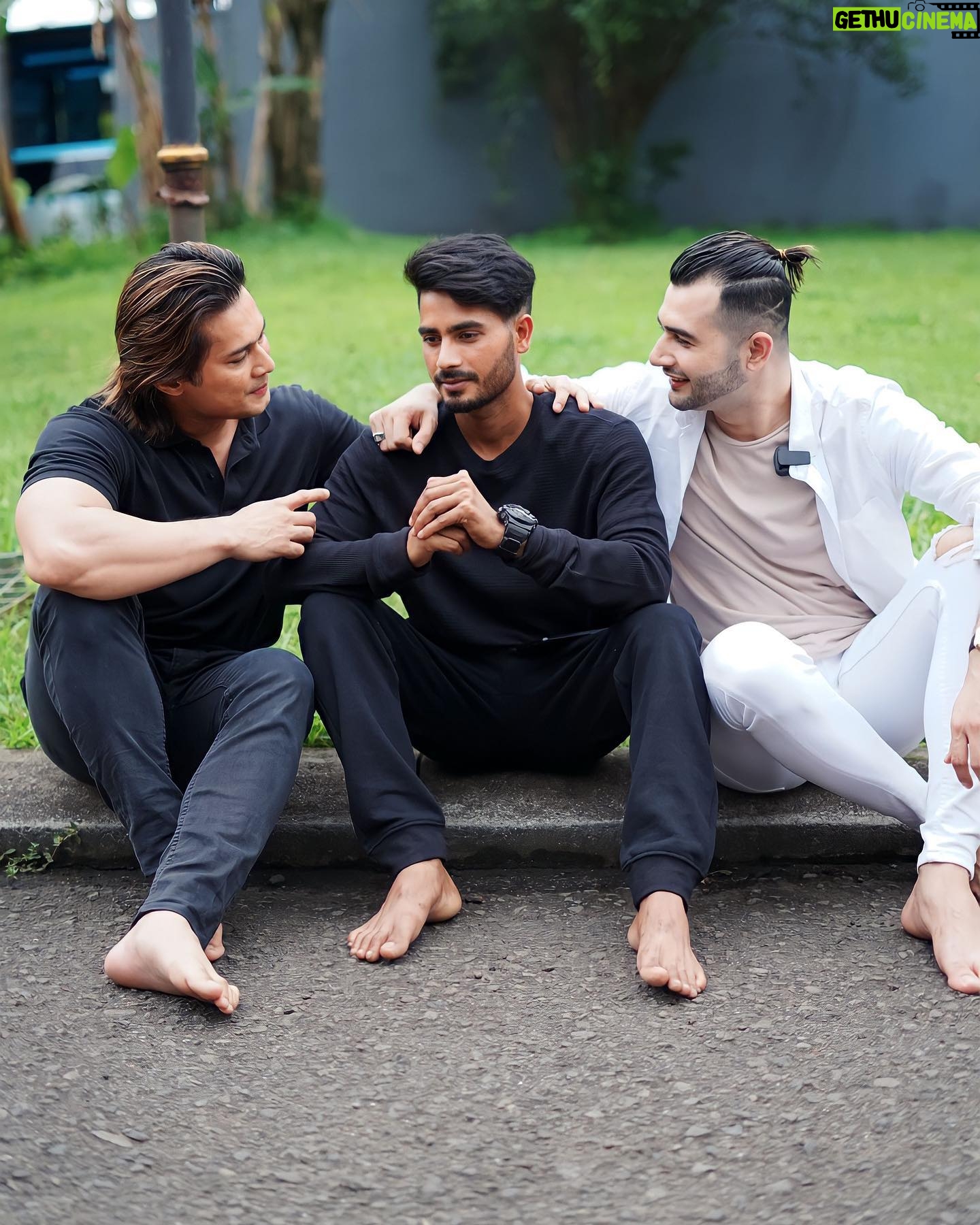 Afdhal Yusman - 45K Likes - āKetika kamu mencintai seseorang, kamu mencintai orang itu apa adanya, dan bukan seperti yang kamu inginkanā
Semangat yaa Asib Ali, effortnya luar biasa habis2an untuk mengejar cinta walaupun di kecewakan, dan terimakasih orang baik @akashellahi yang sudah memberika tempat tinggal utk Ali, sehat selalu orang baik
šø @dapikafdhalyusman