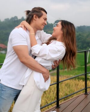 Afdhal Yusman Instagram - Masa masa dimana godaan dan rayuan mengucapkan selamat tinggal, Selamat Ulang Tahun ke 40.. Dan kehidupan yang sebenarnya pun dimulai 🎂

📸 @dapikafdhalyusman