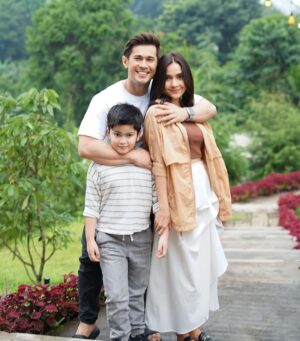 Afdhal Yusman Instagram - “Mendung belum tentu hujan, dipacarin belum tentu dinikahin.. itu yang pacaran lama2 kapan mau dinikahin?” 

@fatmasury_ @reynandmessi 

📸 @dapikafdhalyusman