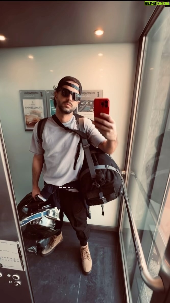 Afonso Pimentel - 1.6K Likes - Fim-de-semana com 24 horas... Hora de fazer a mala para amanhã ir a voar para o meio do Atlântico trabalhar um bocadinho. /// @bmwmotorradpt /// #makelifearide