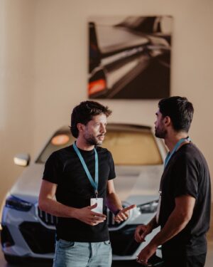 Afonso Pimentel Instagram - About anteontem! Fui beber um café com a @ride_wild_cris  e assistir à apresentação do novo I5 da @bmwportugal /// dei beijinhos ao @duartegomesoficial, ao @diogobranco.oficial e um respeitoso cumprimento de mão à @anavarelaoficial. Bela Tarde