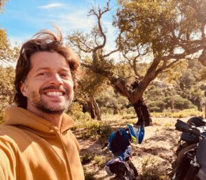 Afonso Pimentel Instagram - - O que foi mais fixe este fim de semana, Noah?
- Aquele passeio gigante e almoçarmos picnic em cima daquele sobreiro!

Os miúdos foram passar o fim de semana sozinhos a fazer o prólogo do Nosso Dakar. Sábado é com a GS1300! :)
@bmwmotorradpt /// #makelifearide