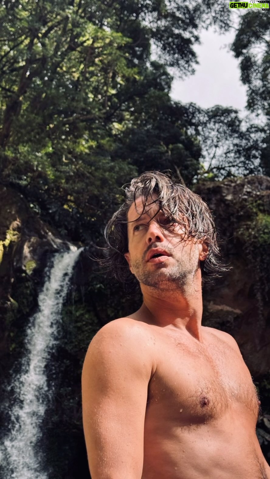 Afonso Pimentel - 2.1K Likes - As vantagens de mergulhar em cascatas com o @zecondessa . As invejosas vão dizer que é montagem. Photo e styling @zecondessa