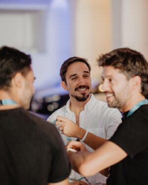Afonso Pimentel Instagram - About anteontem! Fui beber um café com a @ride_wild_cris  e assistir à apresentação do novo I5 da @bmwportugal /// dei beijinhos ao @duartegomesoficial, ao @diogobranco.oficial e um respeitoso cumprimento de mão à @anavarelaoficial. Bela Tarde