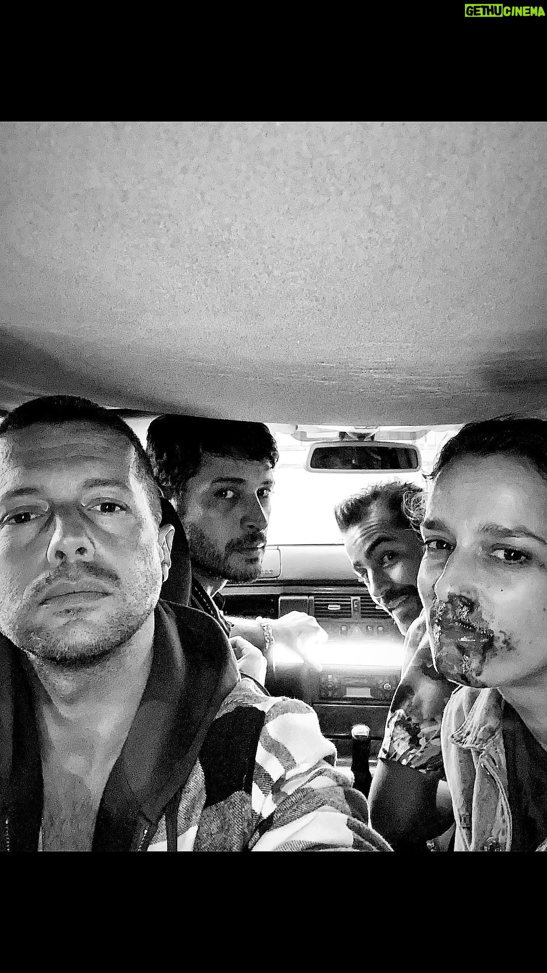 Afonso Pimentel - 1.6K Likes - MATILHA /// Então e daquela vez que eu, o @leandrolimale , e o @ricardotpereira queríamos filmar e a @margarida_vila_nova_ estava sempre a parar para retocar o batom? Hj na @rtppt e sempre na @rtpplay e na @primevideopt /// @edgarmedina1977 @joaomaia318