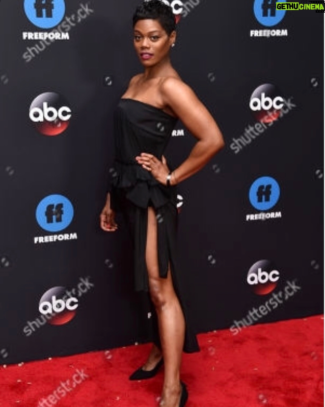 Afton Williamson - 345 Likes - #abtlastnight #upfronts2018 #day2 @takishahair @merrellhollis @ashleypruittstylist ❤️ #therookie @abcnetwork 💋