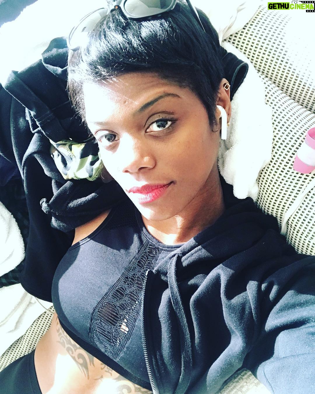 Afton Williamson - 2.7K Likes - Started folding clothes, but..... 🌅 📸 😏 #tgif💋