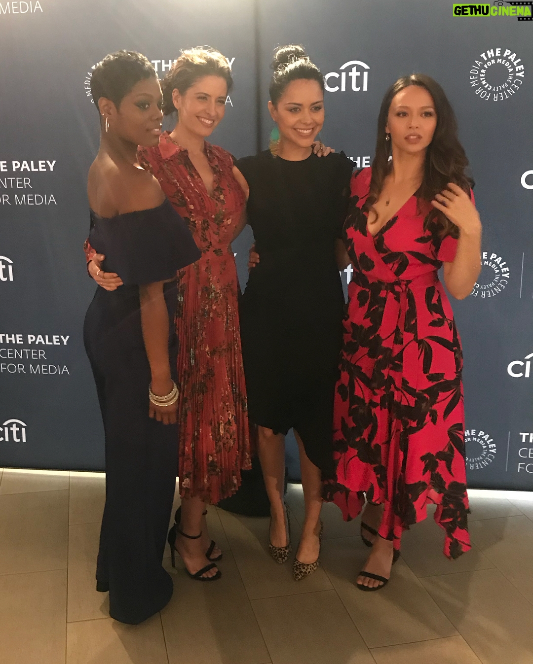 Afton Williamson - 600 Likes - So much ❤️for #THEROOKIE yesterday at #paleyfest2018 😍
Styled by @brittanydiego
Hair @tippishorter Makeup @shannonpezzetta
Outfit @rochelle_goodrick
Clutch @mercedesbrunelli
Hoops @johnwindjewelry @paleycenter @therookieabc @mercedesmason @alydiaz @titusmakin @richardtjones @nathanfillion @ebwinter @alexihawley @missoneil 😍❤️💋