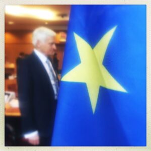 Agata Buzek Instagram - Gratulacje dla nas wszystkich! 👏🏆Jesteśmy od 15 lat w Unii Europejskiej!🇪🇺 Z okazji tego Święta chciałam nam życzyć jedności, spokoju, cierpliwości. ☀️I szczególnie podziękować jednej osobie, która przez te lata każdą swoją myśl i chwilę oddaje pracy na rzecz Europy i nie przestaje w nas wierzyć! ♥️♥️. Congrats for us all! 15 years in EU!  Let us be united, quiet and patient🇪🇺 And I want to thank one person especially. For giving all his time and thoughts to Europe and for - no matter what - never giving up believing in us! ♥️♥️ @jerzybuzek #love #proud #święto #15latplwue #ue #uniaeuropejska #bestchoice #together #europeanunion