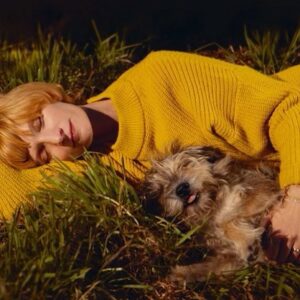 Agata Buzek Instagram - Już jest! Kalendarz adopcyjny na 2022 @wielcymalym @wielcy.malym . 🐕‍🦺💛🐈 Kupujcie! Cały dochód będzie przeznaczony dla najbiedniejszych schronisk w Polsce!🐕🧡🐈‍⬛ Na zdjęciu Tobi z @fundacjaostatniaszansa w Boguszycach. Cudowny, radosny, otwarty, spragniony czułości. Ma okolo 6 lat i czeka na dobrych ludzi, którzy zabiorą go do domu przed zimą! #adoptujniekupuj #adopcja #najlepszyprzyjaciel #adoptujpsazeschroniska