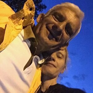 Agata Buzek Instagram - Mój Tato - Cud. Zawsze. Wszędzie. 💙💛Powód nieustającej wdzięczności. 💛
My Dad - a Wonder. Always. Everywhere.💙💛 The reason for my neverending gratitude. 💙💛 @jerzybuzek #dzienojca #tato #wdzięczność #miłość
