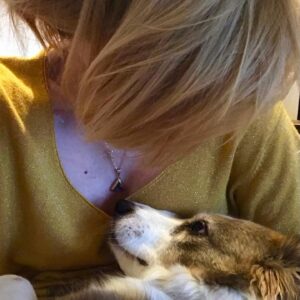 Agata Buzek Instagram - Najbliżsi. Członkowie rodziny. Też są ofiarami wojny. Też muszą uciekać. Albo zostali sami, opuszczeni, przerażeni.
Albo cierpią głód w zbombardowanym schronisku. Potrzebują pomocy. Twojej pomocy. Wesprzyj @przystanocalenie @fundacjaviva @fundacjaostatniaszansa @fundacja_judyta @eko_straz 
The loved ones. Best friends. They suffer as well in this war. They have to escape or survive- abanoned, terrified or starving in a bombed shelter. They need your help! Support: @przystanocalenie @fundacjaviva @fundacjaostatniaszansa @eko_straz @fundacja_judyta #pomocdlaukrainy #pomagajmy #najlepszyprzyjaciel #wojnanaukrainie #ratunku #dogs #slawaukraini