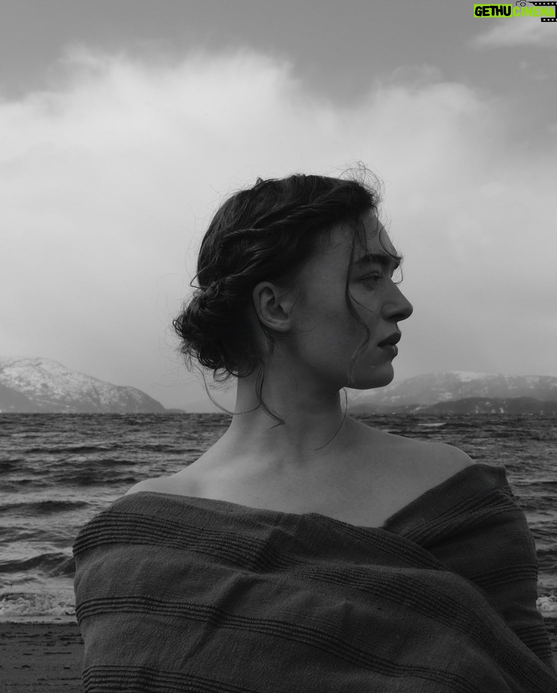 Agnes Born - 2K Likes - By the sea.
Portrait by @ketil.born
.
.
.
.
.
.
#bnw#bnw_captures#portrait#bythesea#fruenfrahavet#headshot#blackandwhite#photoshoot#freezing#beach#northernnorway#portraitphotography#profile#bythesea#fjord#classic#fujifilm#misty#helgeland#nordland#foto#norge#norges_fotografernorway
