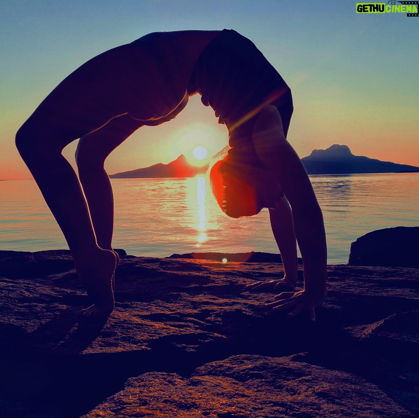 Agnes Born - 393 Likes - Bending with a view☀️🌊🐒
#landegode#Bodø#peace#oceanbreeze#paradise#summer#summer2020#yoga#flexing#bridge#bendit#strech#nordland#sjøluft#flex#picoftheday#kjærlieik#norge#nrkvær#bodø#bodøby#yrnorge#midnightsun#forever#nrknordland#sthans