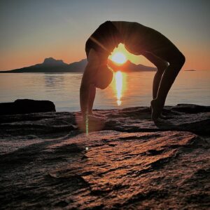Agnes Born Instagram - Bending with a view☀️🌊🐒 

#landegode#Bodø#peace#oceanbreeze#paradise#summer#summer2020#yoga#flexing#bridge#bendit#strech#nordland#sjøluft#flex#picoftheday#kjærlieik#norge#nrkvær#bodø#bodøby#yrnorge#midnightsun#forever#nrknordland#sthans