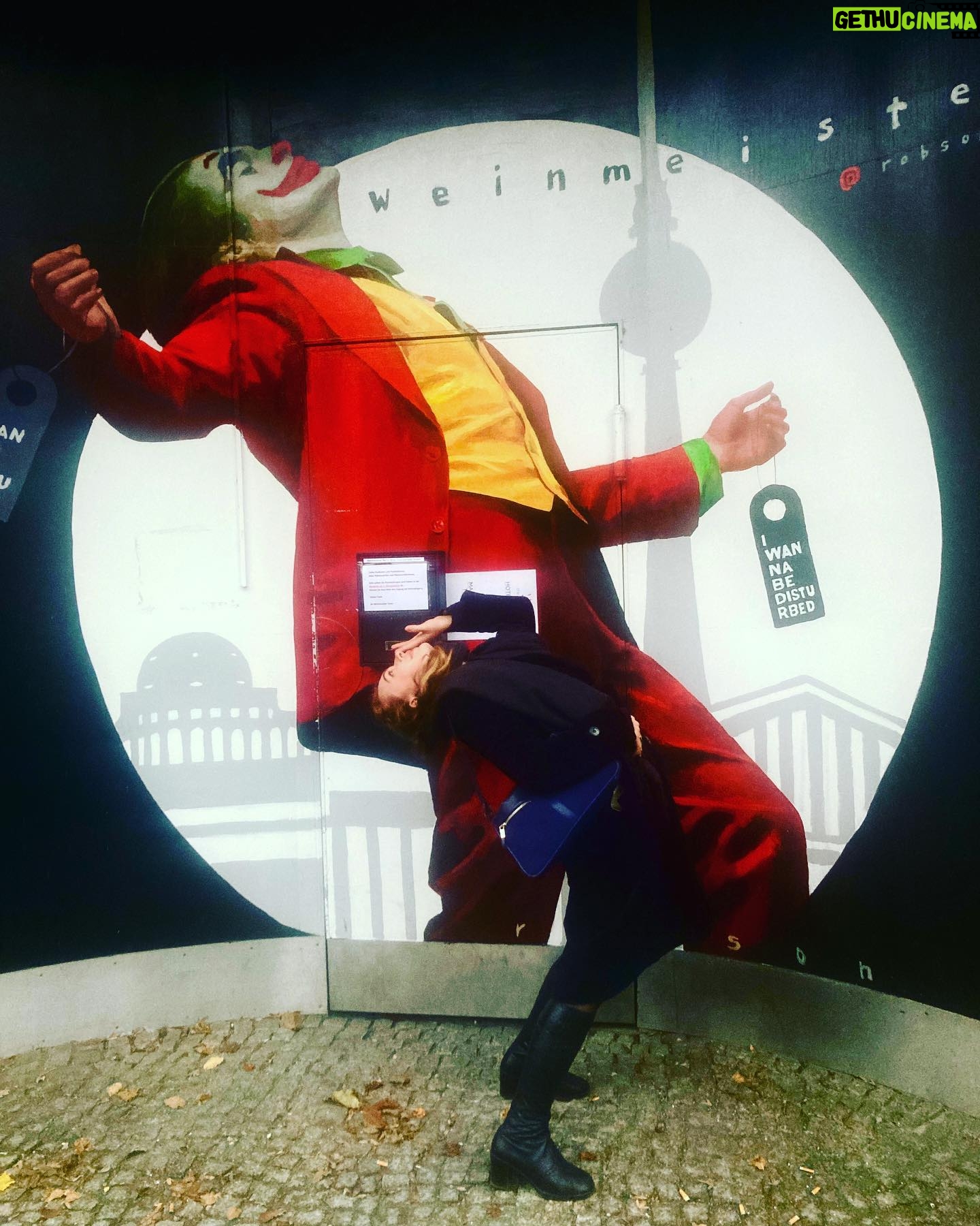 Agnes Born - 896 Likes - Saturday vibe ☠️
.
.
.
.
.
.
.
#berlin#joker#saturday#weekend#vipe#germany#jazzfestberlin#thejoker#mood#berliner#clown#sendintheclowns#helg#bendit#germany#dance#actress