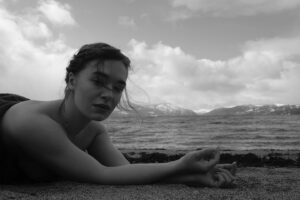 Agnes Born Instagram - 🌊🌊🌊

📸 @ketil.born 

.
.
.
.
.
.
#grainsofsand#bythesea#bnw#bnwphotography#photoshoot#cinematic#fujifilm#blackandwhite#modelling#melancholy#onthebeach#photohraphy#northernnorway#helgeland#norway#fjords