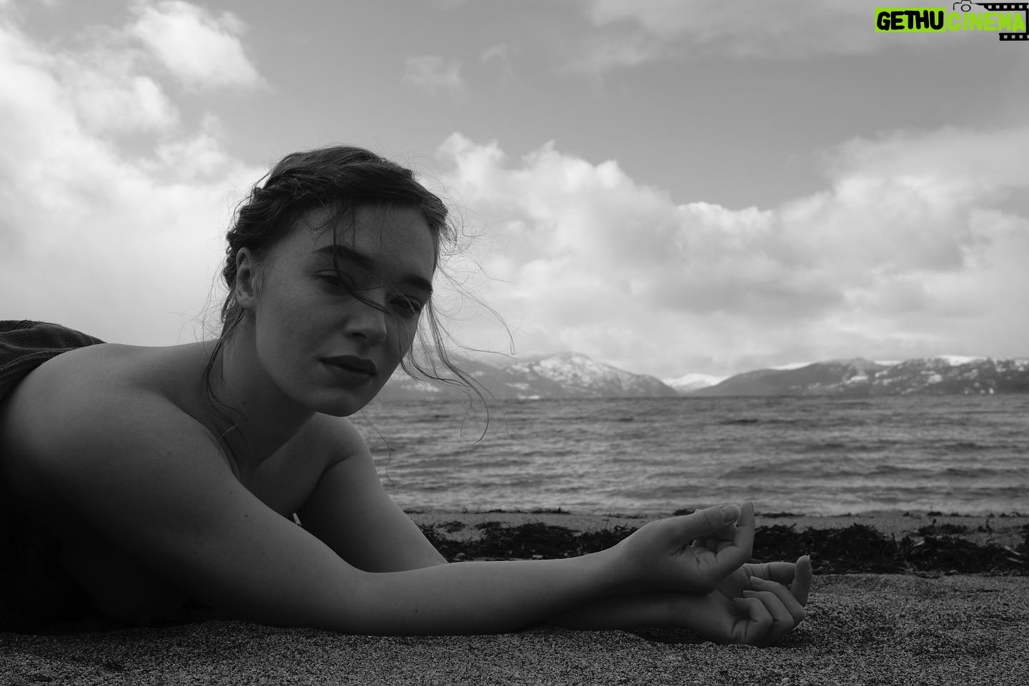 Agnes Born - 2.5K Likes - 🌊🌊🌊
📸 @ketil.born
.
.
.
.
.
.
#grainsofsand#bythesea#bnw#bnwphotography#photoshoot#cinematic#fujifilm#blackandwhite#modelling#melancholy#onthebeach#photohraphy#northernnorway#helgeland#norway#fjords