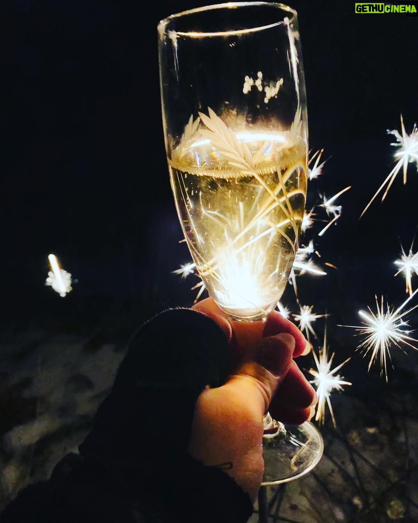 Agnes Born - 385 Likes - Happy New Year!🌟
The best is yet to come.
#happynewyear#fuck2020#newyear#thebestisyettocome#lovemore#welcome2021#celebrate#picoftheyear#takecare#smile#shine#comeraincomeshine #sparkling#love#champagne#nordland#norge#norway