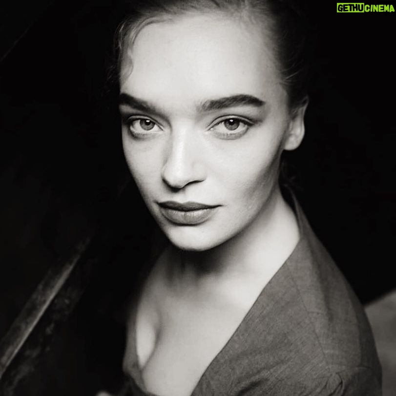 Agnes Born - 5.5K Likes - Bnw portrait. Just me, no fangs.
.
.
.
.
.
📸 by @ketil.born
#bnw#bnwportrait#naturallight#fujifilm#fujix100series#blackandwhite#headshot#overlight#intheattic#actress#bnwphotography#vereena#thewitcherseason2#agrainoftruth#norge#norway