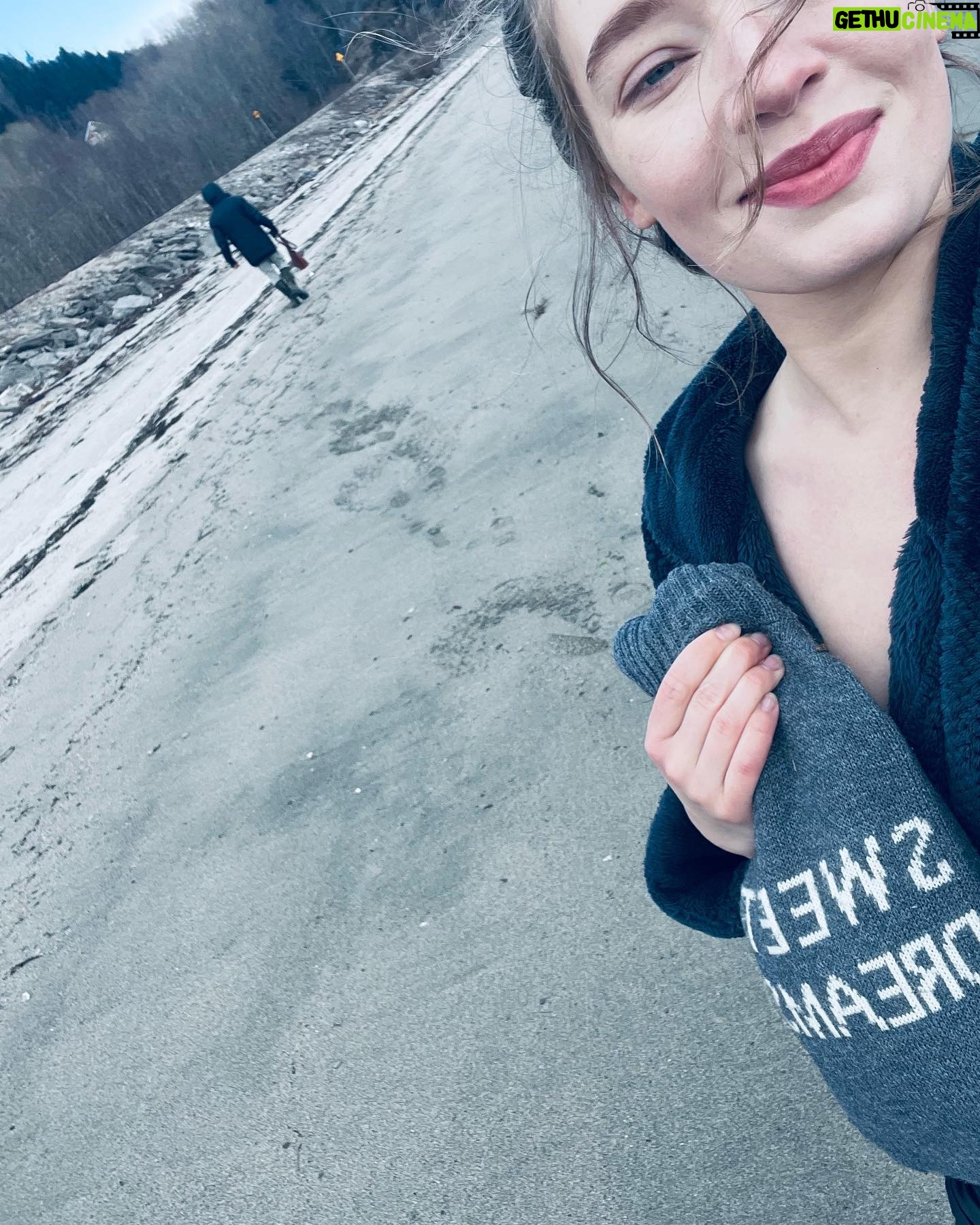 Agnes Born - 2.4K Likes - Easter 🌞⛷️
Fishing, skiing, and a photoshoot in the freezing cold with my dad @ketil.born
Even got to help make this years bacalao 🐟🐟🐟
Wishing you all a lovely weekend!
.
.
.
.
.
.
#easter#påskeferie#utpåtur#skitur#holiday#skiing#fishing#icefishing#gledeerikkemorro#joy#bacalao#nordland#sunshine#påsken2022#nrkvær#northernnorway#norge#norway