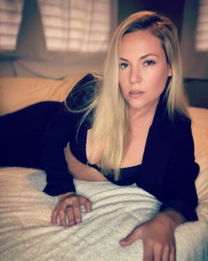 Agnes Bruckner Instagram - This IS the best part. 

#agnesbruckner #bestpart #tuesday #mama #actress #model #babe #love #letsgo #focusedonme #warrior