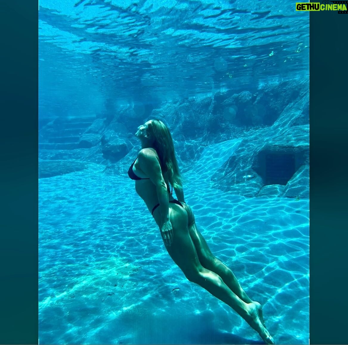 Agnes Bruckner - 343 Likes - Grateful for it all! The ups and the downs. Highs and the lows. Thank you 🙏🏼
#love #grateful #thankful #mermaid #waterbaby #kauai #favorite #agnesbruckner #letsgo