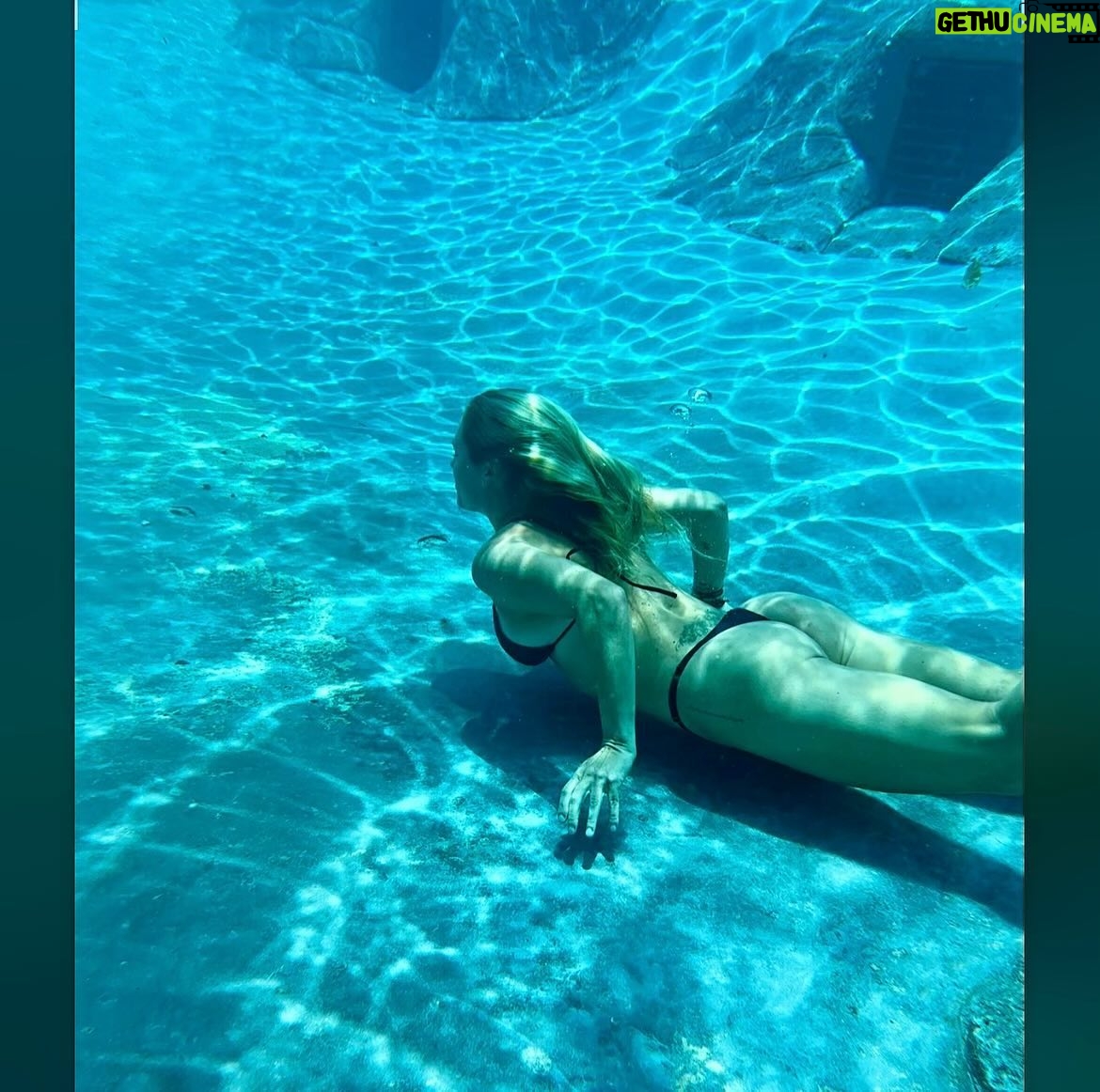 Agnes Bruckner - 343 Likes - Grateful for it all! The ups and the downs. Highs and the lows. Thank you 🙏🏼
#love #grateful #thankful #mermaid #waterbaby #kauai #favorite #agnesbruckner #letsgo