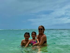 Agnes Bruckner Instagram - First summertime North Shore trip unlocked 🔓 
Adventures with my babies is the best!
Swipe for pure magic! 👉🏽👉🏽👉🏽👉🏽👉🏽

#northshore #kauai #love #adventure #vitaminsea #agnesbruckner #mama #babies #letsgo #corememories