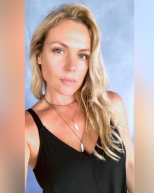 Agnes Bruckner Instagram - A little selfie swipe action. Cuz why the fuck not. 🤭🤗💋 
Which one’s your favorite? Comment below ❤️🥰✨

#swipe #tuesday #selfie #beenaminute #love #stutter #chrisbrown #agnesbruckner #actress #movies #model #kauai #hawaii #blondehairdontcare