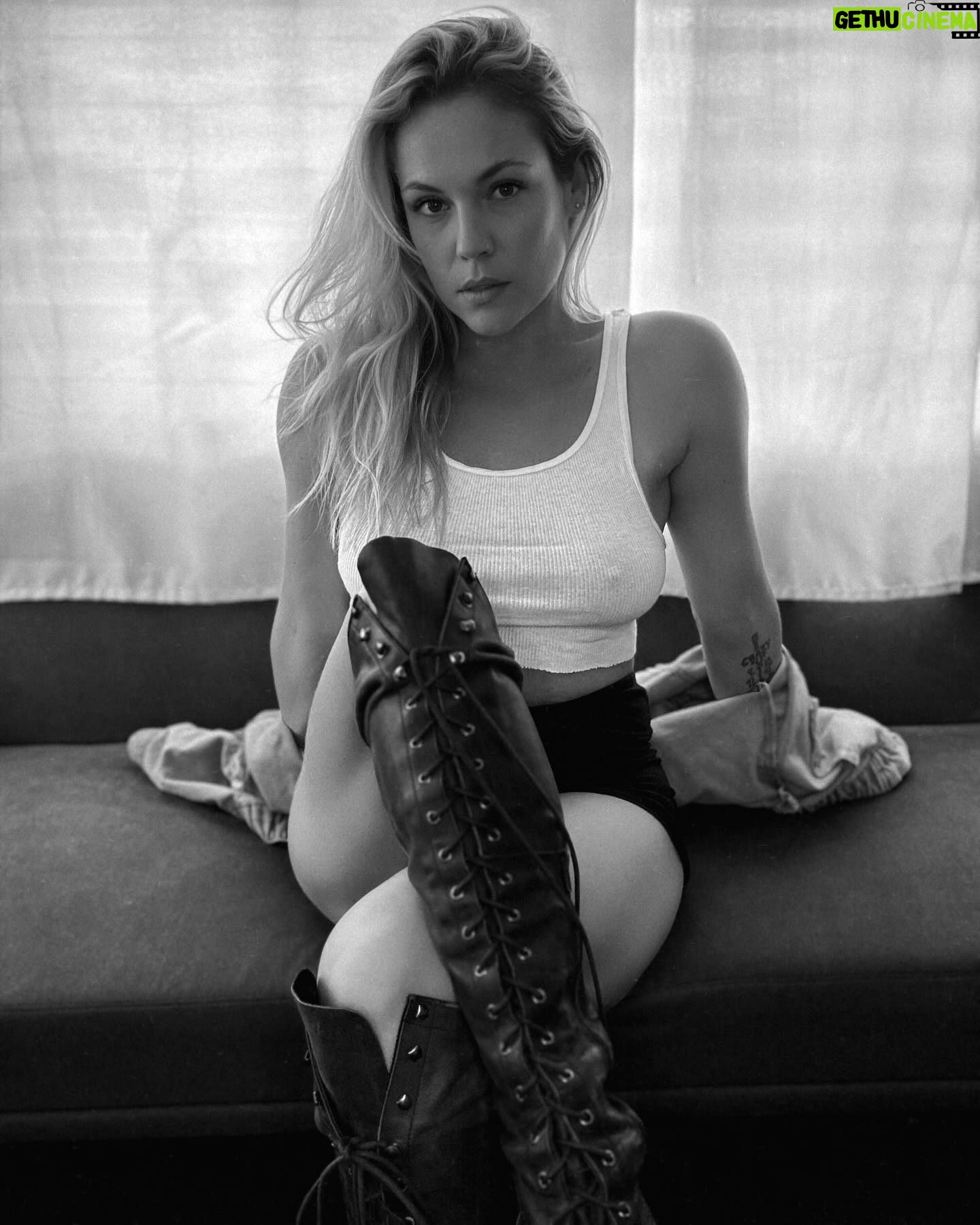 Agnes Bruckner - 395 Likes - Happy Monday! Let’s go! Wishing everyone a great week. 💋💋💋💋
#monday #mondaymotivation #letsgo #suninoureyes #diplo #agnesbruckner #actress #movies #annanicole #24 #alias #murderbynumbers #love #blonde #blondehairdontcare