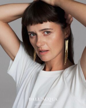 Agnieszka Grochowska Instagram - D A L L’ A C Q U A /  @dallacqua_jewellery / 🖤🖤🖤🖤 / #oneandonly  @anna__wilk / @luniewskamagdalena /  @chiarajanczarek / @olaleckamua / @mrpycior / @piekarniakgabi / @backstagepr_ / @eli_zakar / 🖤🖤🖤🖤