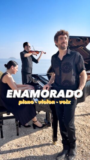 Agustín Galiana Instagram - ☀️ Répète improvisé avant de tourner le mini clip dans ma ville VILLAJOYOSA ☀️

#enamorado #album #single #chanson #amour #chansondamour #amoureux #bonheur #espagne #villajoyosa #clip #falaises #plage #mer #levédusoleil #soleil #été #miniclip #tiktok