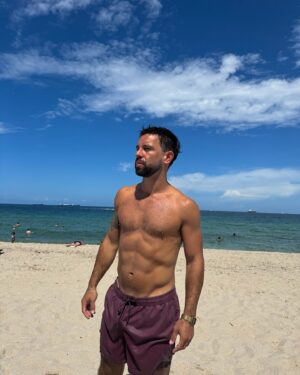 Agustín Sierra Instagram - Todo miau 😸🌴🌊