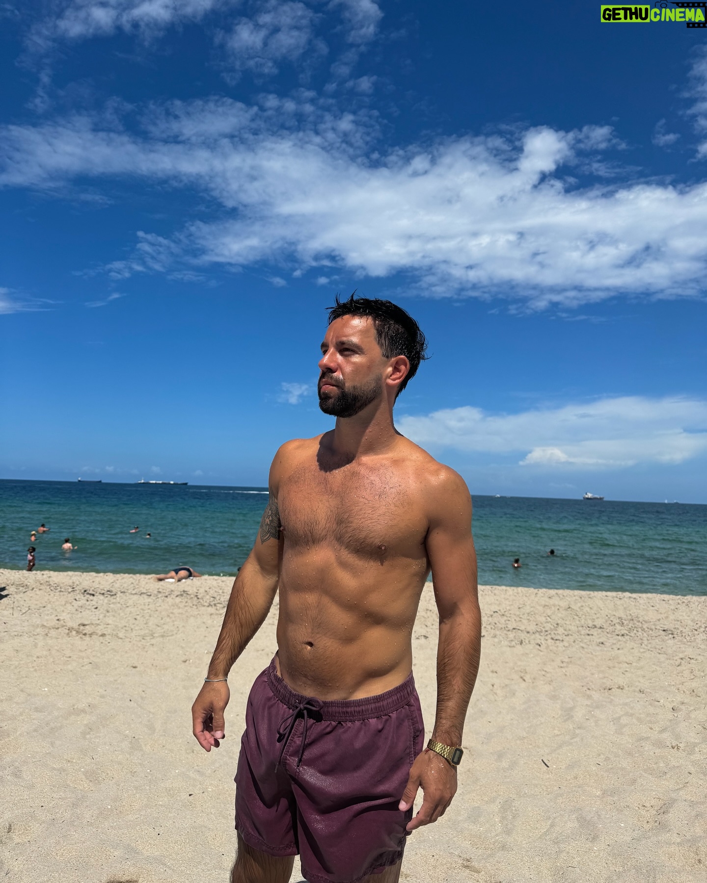 Agustín Sierra - 56K Likes - Todo miau 😸🌴🌊