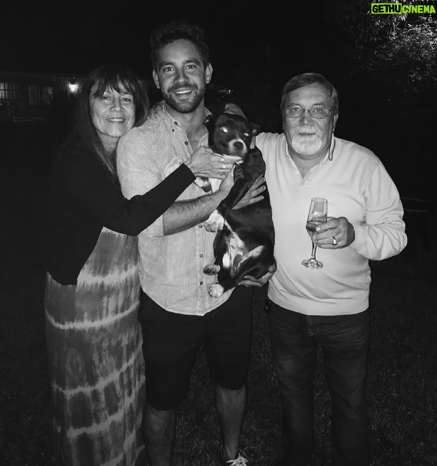 Agustín Sierra - 52.1K Likes - 27 de marzo para toda la vida ✨
Hoy, con alegría y entre muchas lágrimas tmb, celebro lo afortunado que fui de tenerte conmigo tanto tiempo.
Obvio que me encantaría que estés acá, a veces se me hace difícil sin vos, pero como decías siempre, “hay que ser agradecido hijo” y yo agradezco haber tenido un padre como vos, con tus valores y tus consejos.
Feliz cumpleaños viejito donde sea que estés !
Te quiero y te extraño mucho 🩵♾️🤍