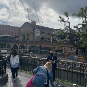 Agustín Sierra Instagram - Turisteando por Londres Mabel 🤯💚