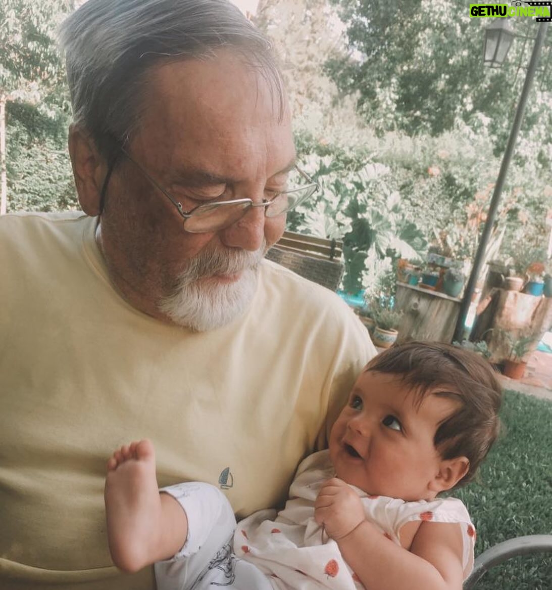 Agustín Sierra - 52.1K Likes - 27 de marzo para toda la vida ✨
Hoy, con alegría y entre muchas lágrimas tmb, celebro lo afortunado que fui de tenerte conmigo tanto tiempo.
Obvio que me encantaría que estés acá, a veces se me hace difícil sin vos, pero como decías siempre, “hay que ser agradecido hijo” y yo agradezco haber tenido un padre como vos, con tus valores y tus consejos.
Feliz cumpleaños viejito donde sea que estés !
Te quiero y te extraño mucho 🩵♾️🤍