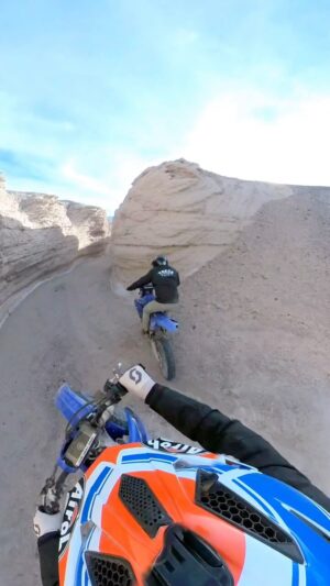 Ahikar Azcona Instagram - Solo podía terminar de esta manera…

Con quien te vendrías aquí?? 

#desert 
#yamaha 
#laleydeldesierto