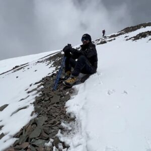 Ahikar Azcona Instagram - Hace dos años por estas fechas me encontraba aquí; en Los Andes, haciendo cosas grandes con gente bonita en un sitio alto… 

Mañana volvemos a ese lugar, a terminar de escribir esta historia, o intentarlo… ya que darlo por hecho es demasiado pretencioso cuando hablamos de La Montaña.